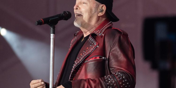 Vasco Rossi, concerto domani a Napoli allo Stadio Maradona: “I napoletani cantano da Dio”