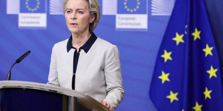 Ucraina, von der Leyen: “Candidata ad adesione Ue, ma deve fare riforme”