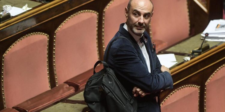 Violenza domestica, scontro Valente-Pillon