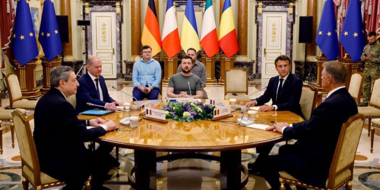 Draghi a Kiev: “Italia vuole Ucraina in Ue”