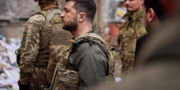 Zelensky: “Ue ci consideri partner alla pari”
