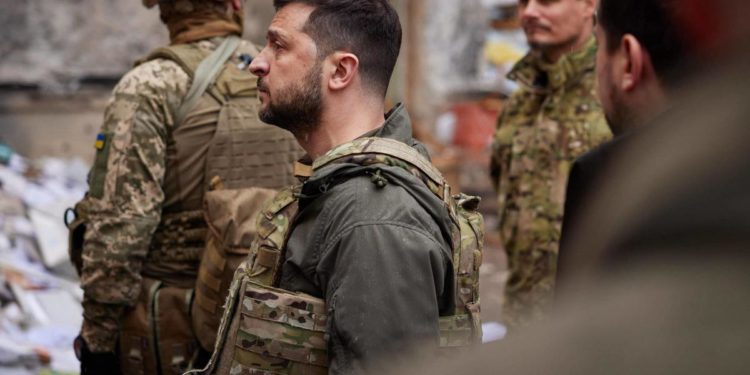 Zelensky: “Ue ci consideri partner alla pari”