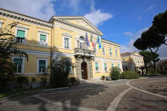 Covid oggi Lazio, 2.294 contagi e 3 morti. A Roma 1.225 casi