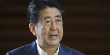 Giappone, ex premier Abe ferito da colpi arma fuoco: “Non dà segni di vita”