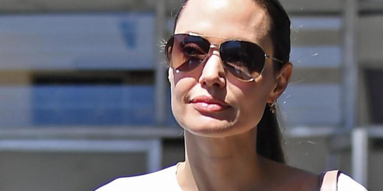 Vip in Italia, da Adele ad Angelina Jolie gli scatti sui social