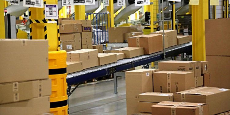 Amazon, innovazione e tecnologia parte integrante del lavoro di magazzino