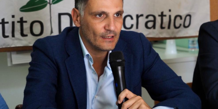 Segretario Pd Sicilia avverte: “Se M5S si sfila sarà alto tradimento”