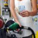 Prezzi carburante oggi, ancora in calo per benzina e diesel