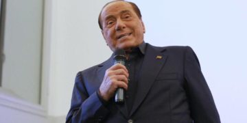 Elezioni 2022, Berlusconi: “Mille euro al mese a nonne e mamme”