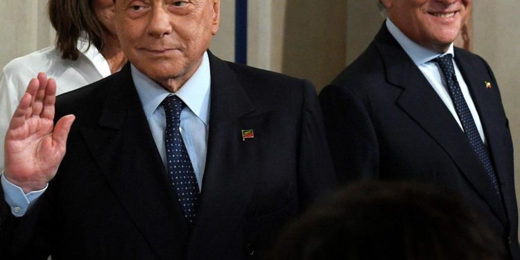 Elezioni, Tajani: “Berlusconi sta come un grillo, si candida in Senato”