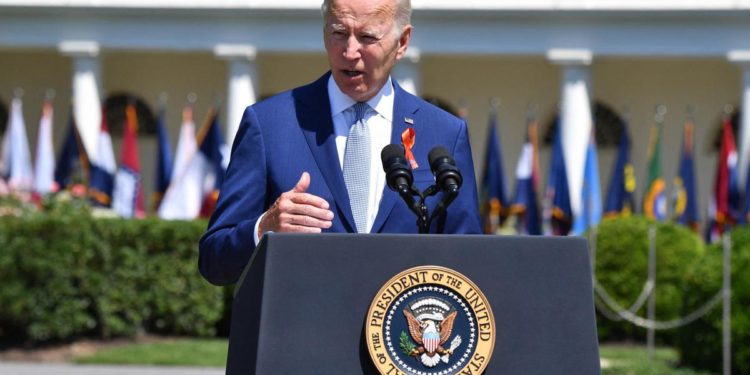 Armi Usa, Biden: “Morti più ragazzi in scuole che poliziotti in servizio”