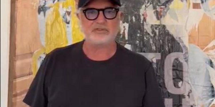 Crazy Pizza senza acqua, Briatore costretto a chiudere: “Terzo mondo”