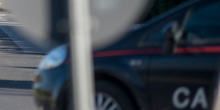 Bologna, cadavere in area ferroviaria dismessa: si indaga per omicidio