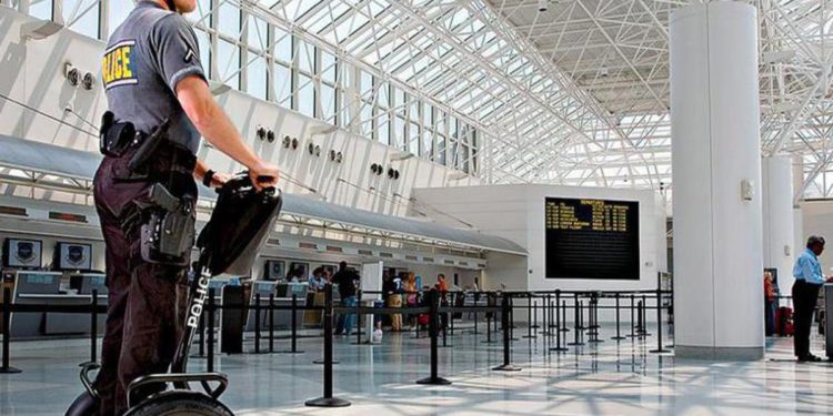 Usa, spari in aeroporto a Dallas: fermata una donna