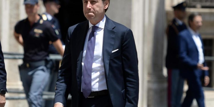 Vertice con Draghi, Conte alza la posta: le richieste M5S al governo