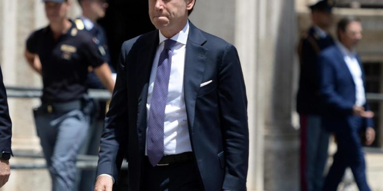 Crisi governo, Conte: “Risposte vere o nessuno avrà nostri voti”
