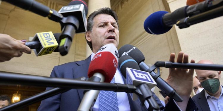 Crisi governo, Conte non ha chiesto dimissioni a ministri M5S