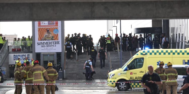 Copenaghen, sparatoria in centro commerciale: 3 morti