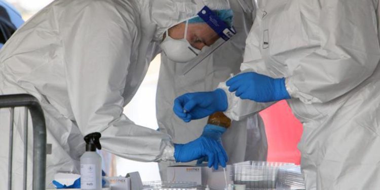 Covid oggi Italia, “stiamo entrando in fase picco: ricoveri saliranno ancora”