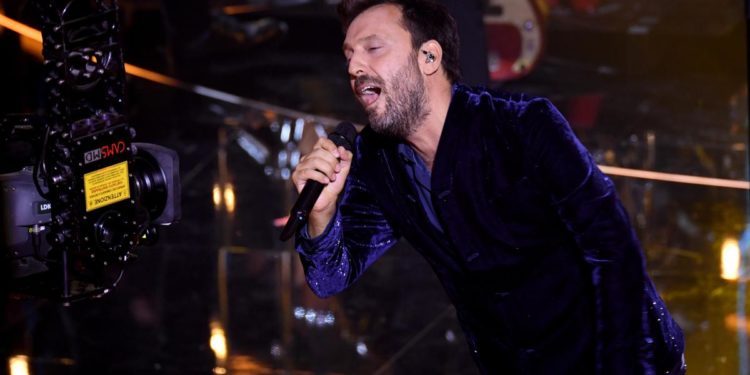 Cremonini in tour, stasera gran finale a Imola