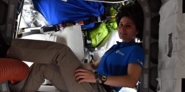 Spazio, passeggiata spaziale per @AstroSamantha: è la prima donna europea