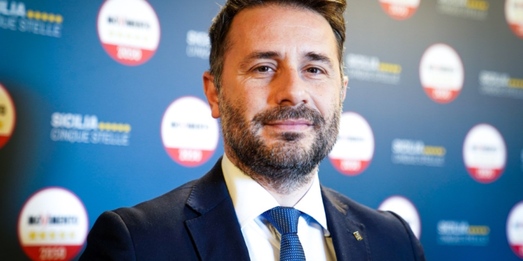 Di Paola (M5S) gela il Pd in Sicilia: “No al fritto misto”