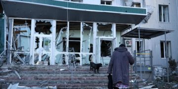 Ucraina, bombe su decine di città: in Donbass attacchi “feroci”
