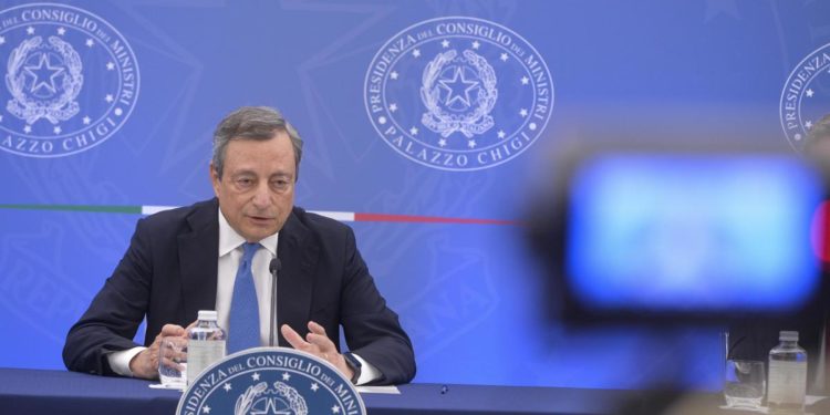 Draghi apre a Conte: “Convergenze con M5S ma basta ultimatum”