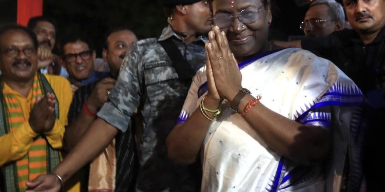 India, Droupadi Murmu nuova presidente: la prima di origine tribale