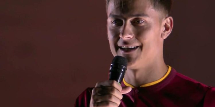 Cori tifosi Roma, Lazio contro giornalista Sky. Sara Benci: “Un equivoco”