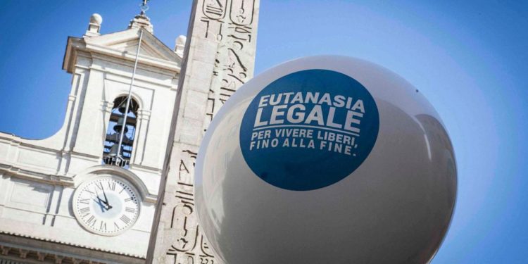 Eutanasia, 49enne con distrofia muscolare chiede suicidio assistito