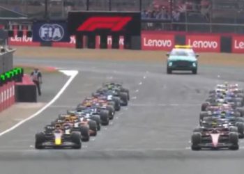 Gp Silverstone, incidente e stop gara: paura per Zhou – Video