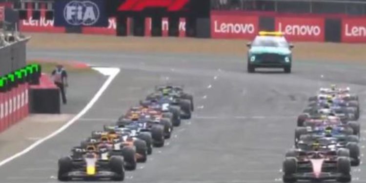 Gp Silverstone, incidente e stop gara: paura per Zhou – Video