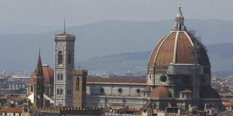 Meteo Firenze, caldo record: bollino rosso fino a 3 luglio