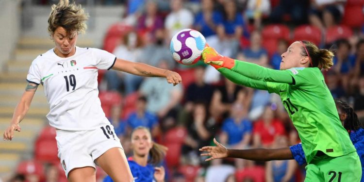 Ascolti tv, prime time a Rai 1 con le azzurre in campo per Francia-Italia
