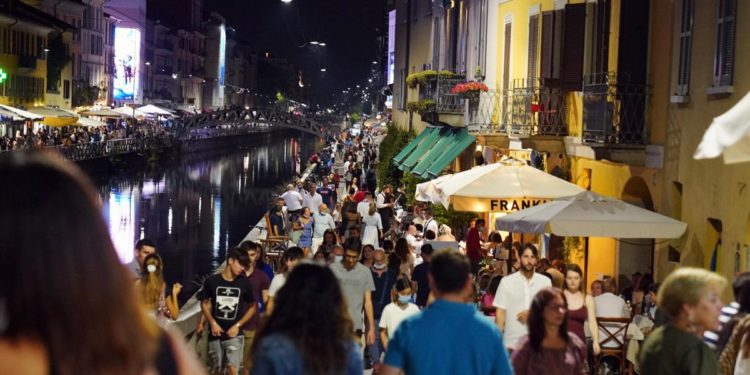 Covid, Bassetti: “Virus molto contagioso, ma polmoniti molto rare”