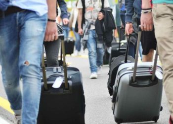 Inflazione, dai voli agli alberghi: ecco i rialzi delle vacanze