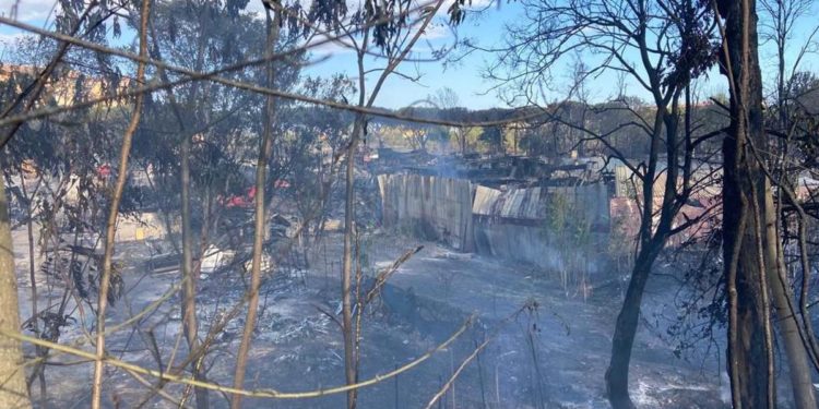 Incendio Roma, Alfonsi: “Dietro c’è la mano dell’uomo”