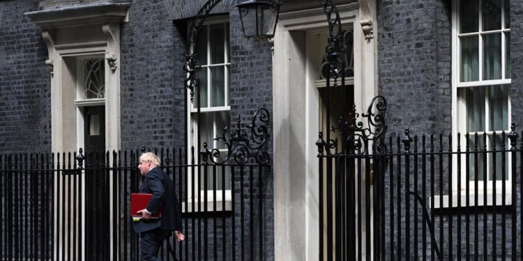 Johnson sempre più solo a Downing Street, governo perde altri pezzi