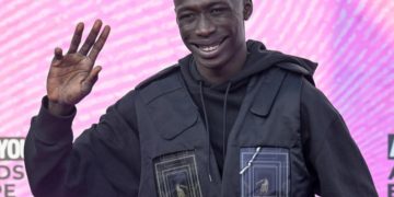 Khaby Lame in Sardegna, il re di Tik Tok scopre la Costa Smeralda