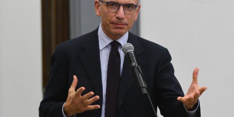 Governo, Letta: “Avanti con Draghi, mercoledì M5S resti in partita”