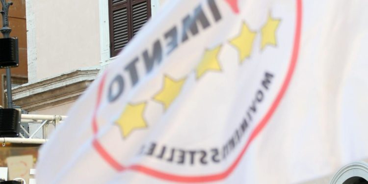 M5S, maggioranza eletti per uscita dal governo
