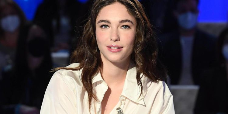 Matilda De Angelis e il post sull’ansia: “Bisogna chiedere aiuto”