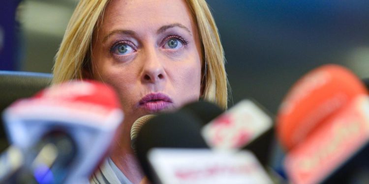 Governo, Meloni: “Basta giochi di palazzo, elezioni subito”