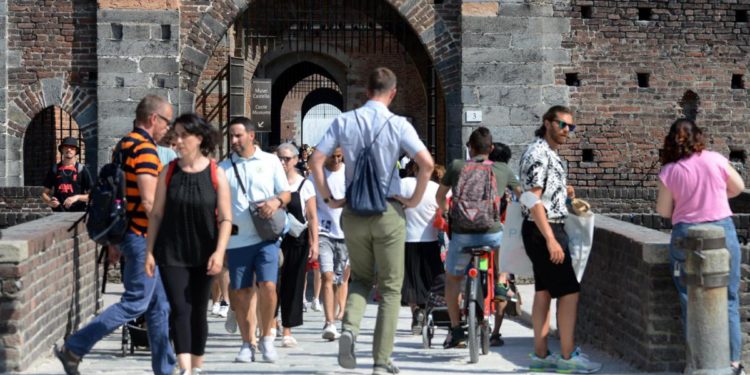 Covid Italia, Rezza: “Incidenza cresce a ritmo più lento, Rt in calo”