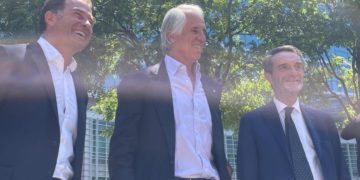 Milano-Cortina, presentata la nuova ‘divisa’ di Palazzo Lombardia