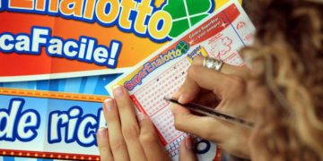 Superenalotto, numeri estrazione vincente oggi 21 luglio