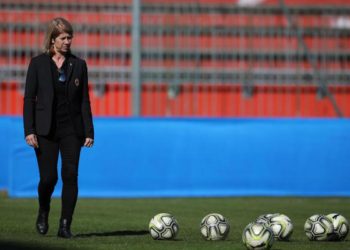 Europei femminili, domenica Francia-Italia. Morace: “Siamo un bel gruppo, passiamo il primo turno”