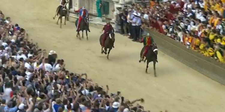 Palio di Siena 2022, vince il Drago