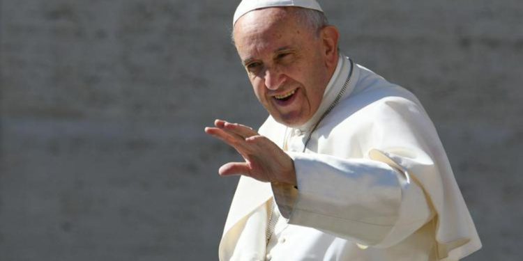 Papa sul suo futuro: “Lasciamo che lo dica Lui lassù”